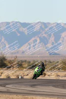 media/Dec-07-2025-CVMA (Sun) [[3e7d2de5dc]]/Race 18-Formula Twins-Formula 40 UL/